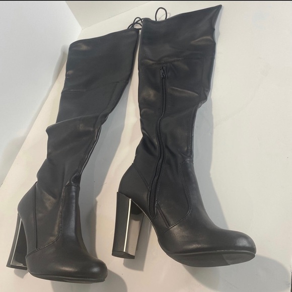 Over the knee Boots | Material Girl
Priyanka Over The Knee Boots Black
size 8.5 - Picture 2 of 11